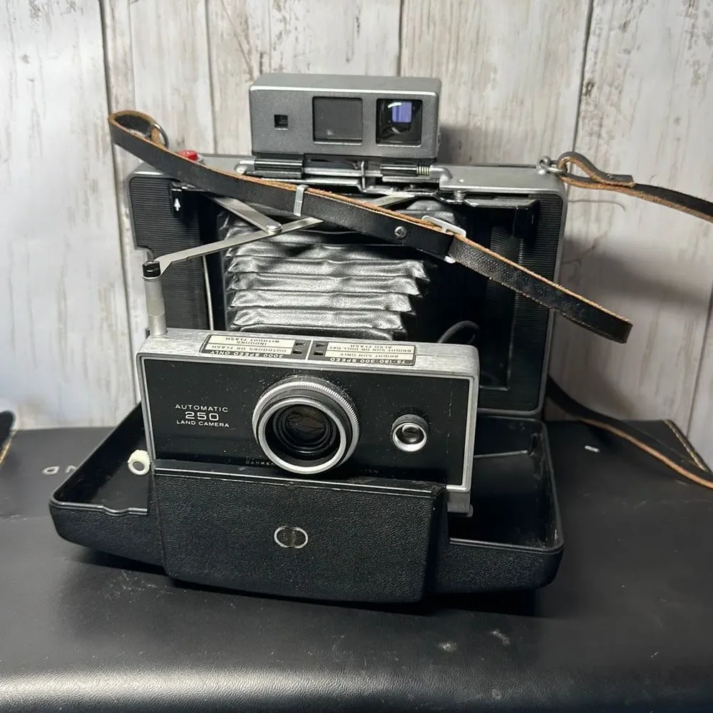 Vintage Polaroid Automatic 250 Land‎ Camera With Flash Case and film UNTESTED